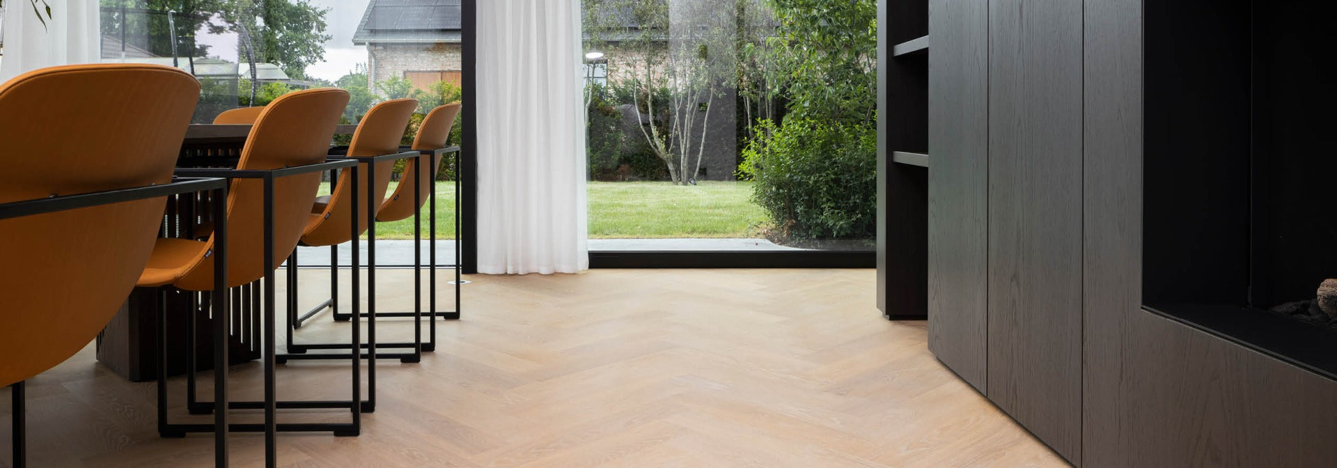 Ölen einer Holzarbeitsplatte